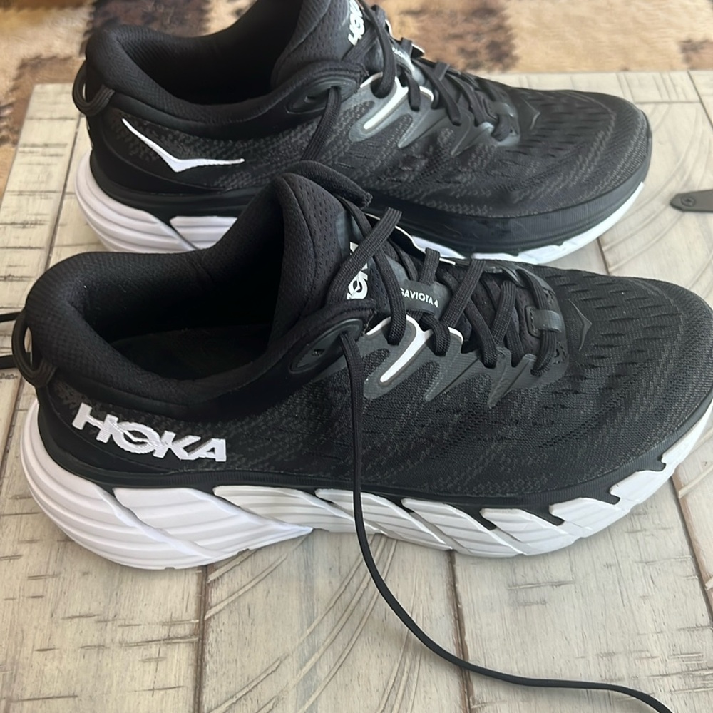 COPY - Womens Hoka Gaviota 4, like new, worn once